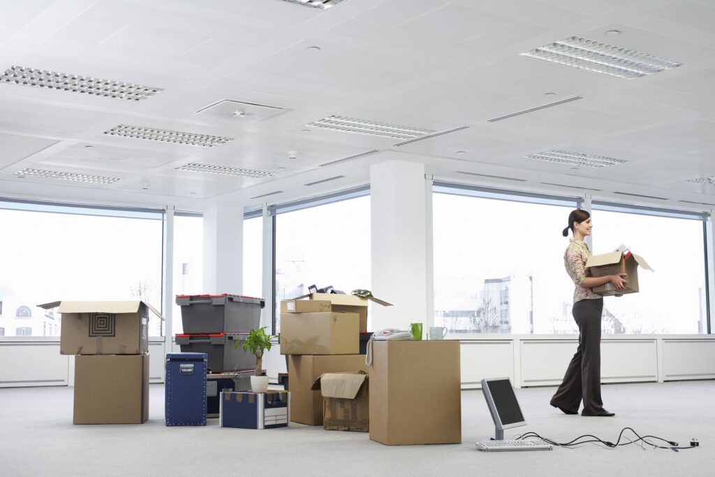 How to organize a move so as not to paralyze the work of the office